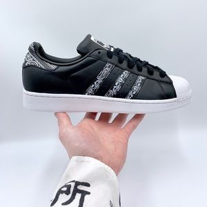 🔥 Black & White Adidas Superstar Men’s Size 10
